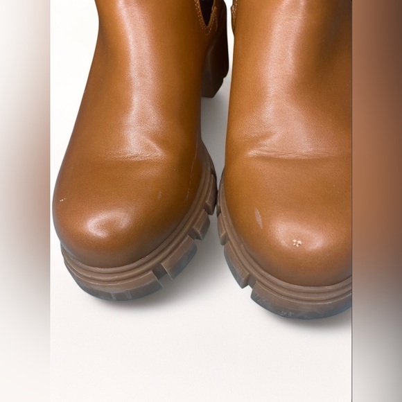 Madden Girl Womens Pheobe Leather Lug Sole Chelsea Boots - Picture 2 of 8